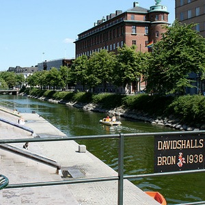 Snubbarna på parkbänken